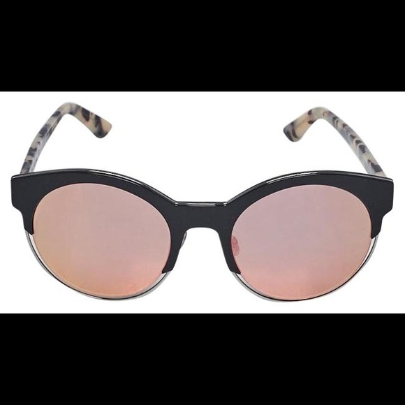 SIZE53 mm
WIDTH53 mm
HEIGHT50 mm
BRIDGE21 mm
ARM LENGTH145 mm
FRAME SHAPECat Eye - Picture 2 of 7